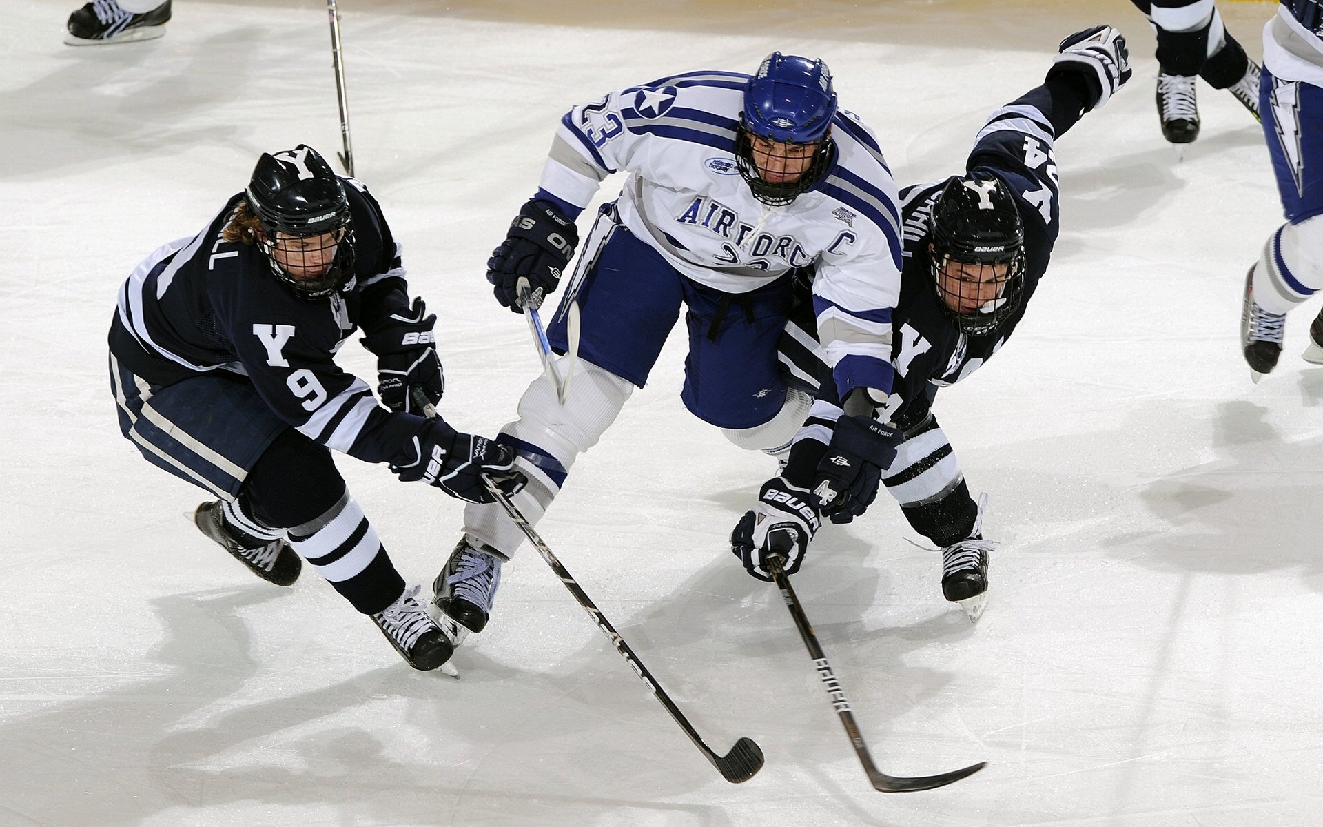 开云体育平台-勇士开发语音战术指令系统，用于临场部署优化，勇士的语言